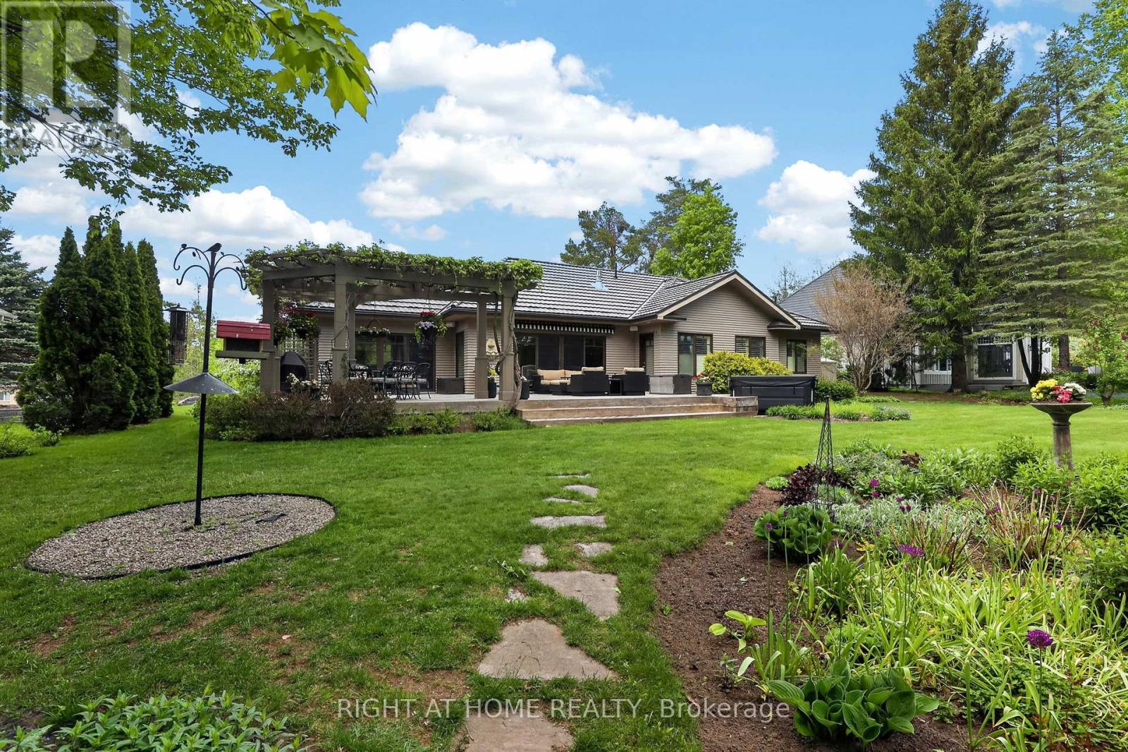 13 Alpine Way, Oro-Medonte, Ontario  L0L 2L0 - Photo 35 - S13742930