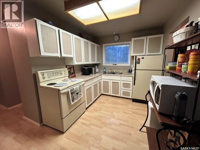 12 Spruce Avenue, Candle Lake, Saskatchewan  S0J 3E0 - Photo 2 - SK047392