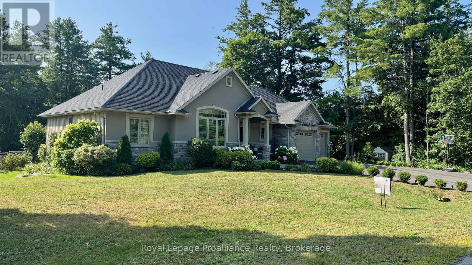1 Cardinal Court, Quinte West, Ontario  K8V 5P6 - Photo 2 - X13742934