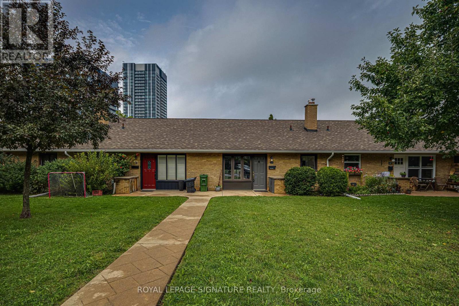 16 BURDOCK LANE, Toronto, Ontario