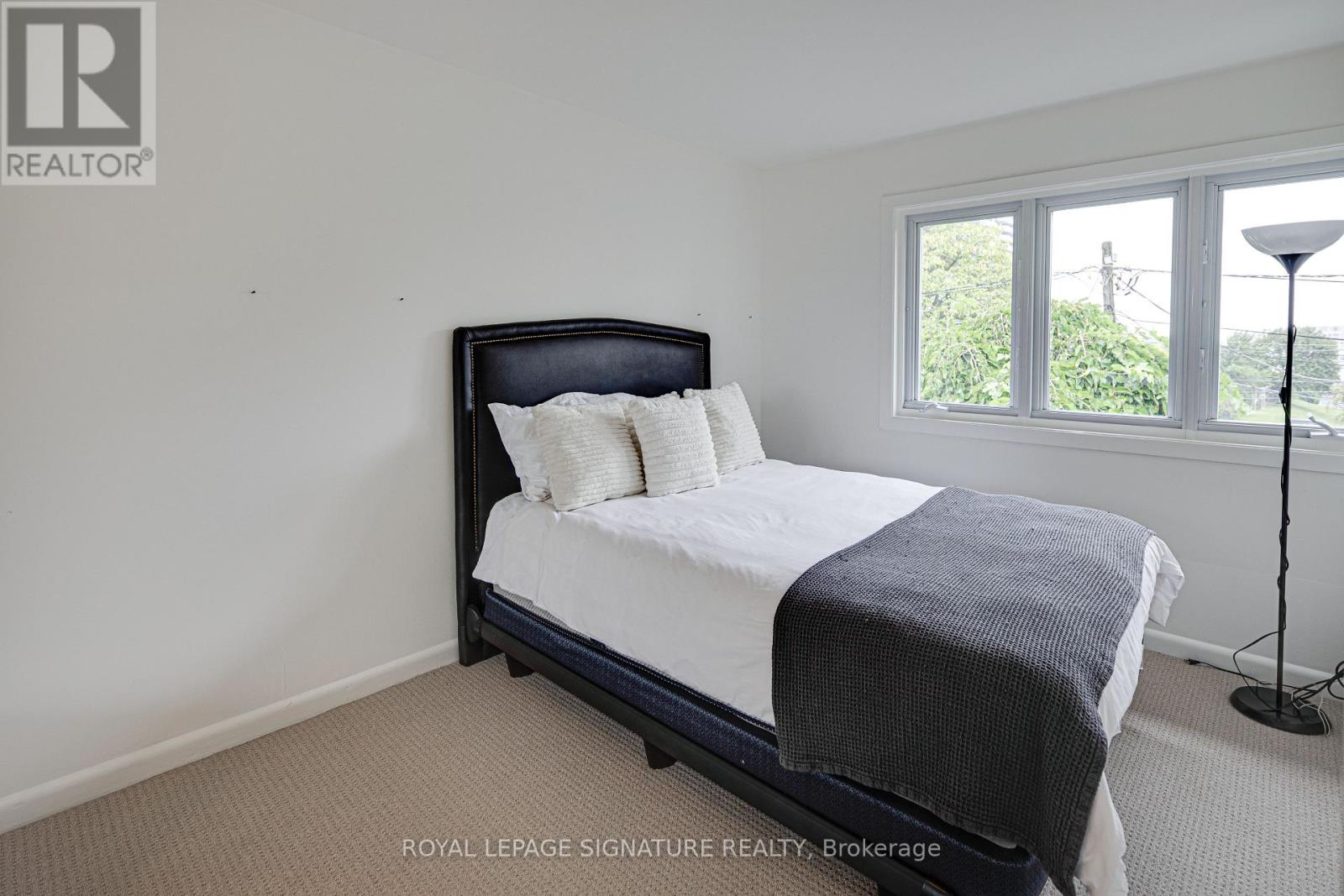16 Burdock Lane, Toronto, Ontario  M3C 2G5 - Photo 4 - C13743190