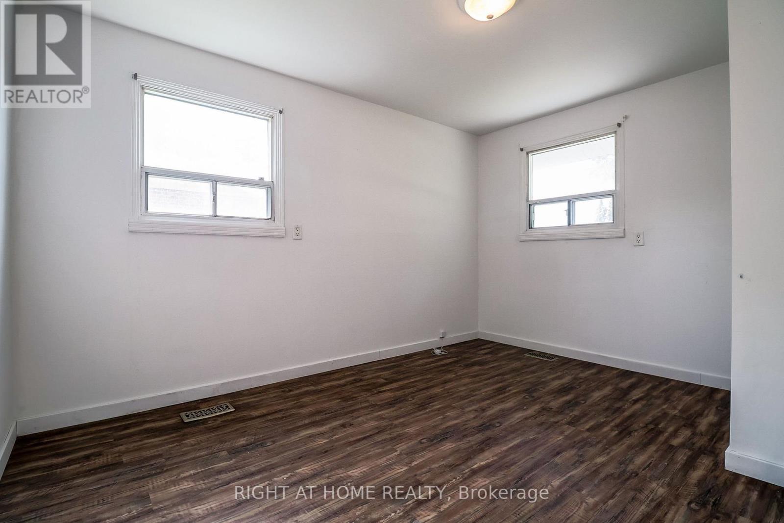 1327 Commerce Street, Pickering, Ontario  L1W 1E1 - Photo 14 - E13743250