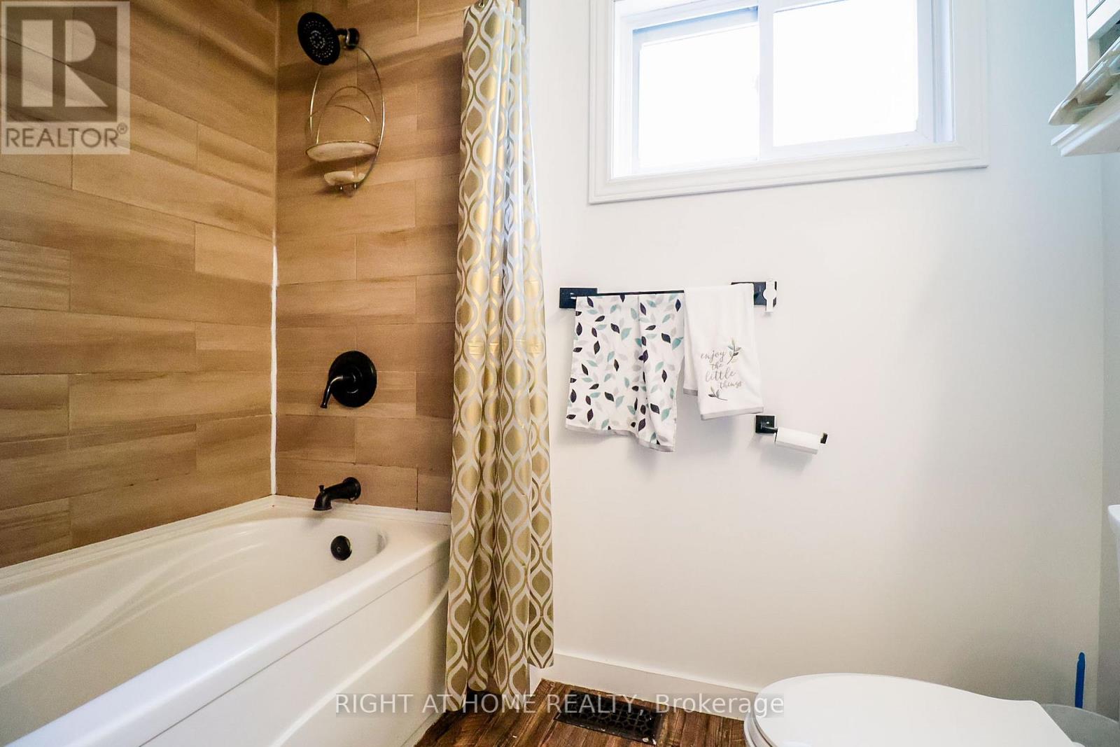 1327 Commerce Street, Pickering, Ontario  L1W 1E1 - Photo 17 - E13743250