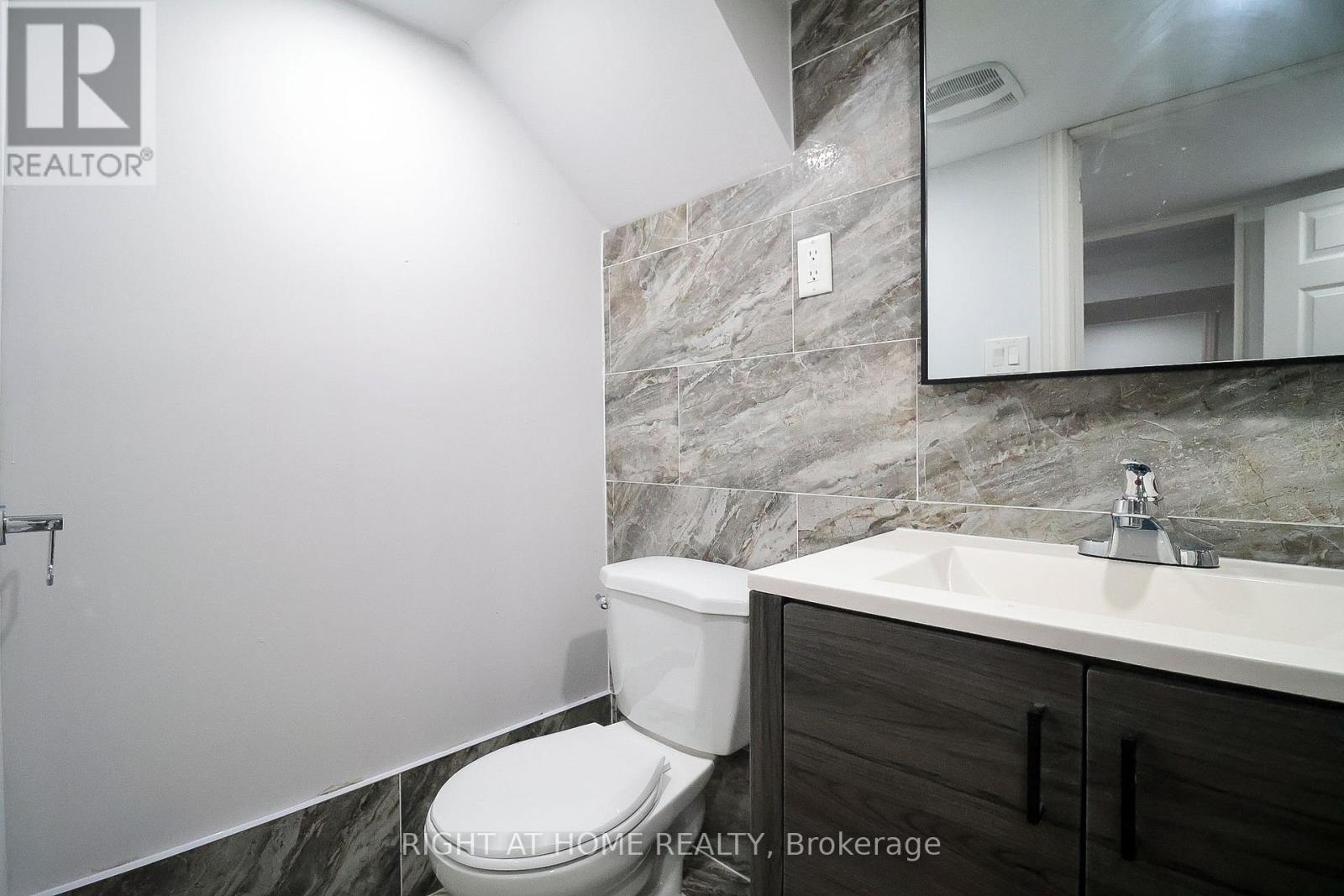 1327 Commerce Street, Pickering, Ontario  L1W 1E1 - Photo 21 - E13743250