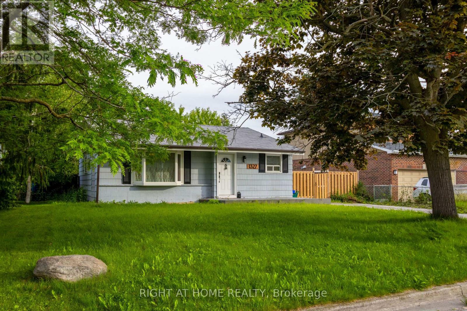 1327 Commerce Street, Pickering, Ontario  L1W 1E1 - Photo 3 - E13743250