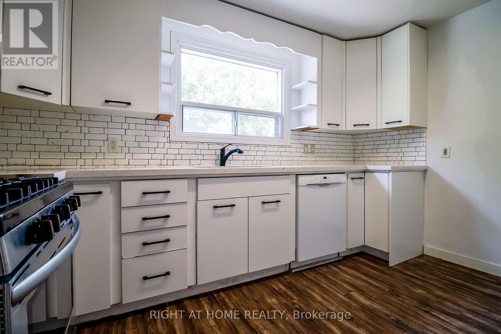 1327 Commerce Street, Pickering, Ontario  L1W 1E1 - Photo 8 - E13743250