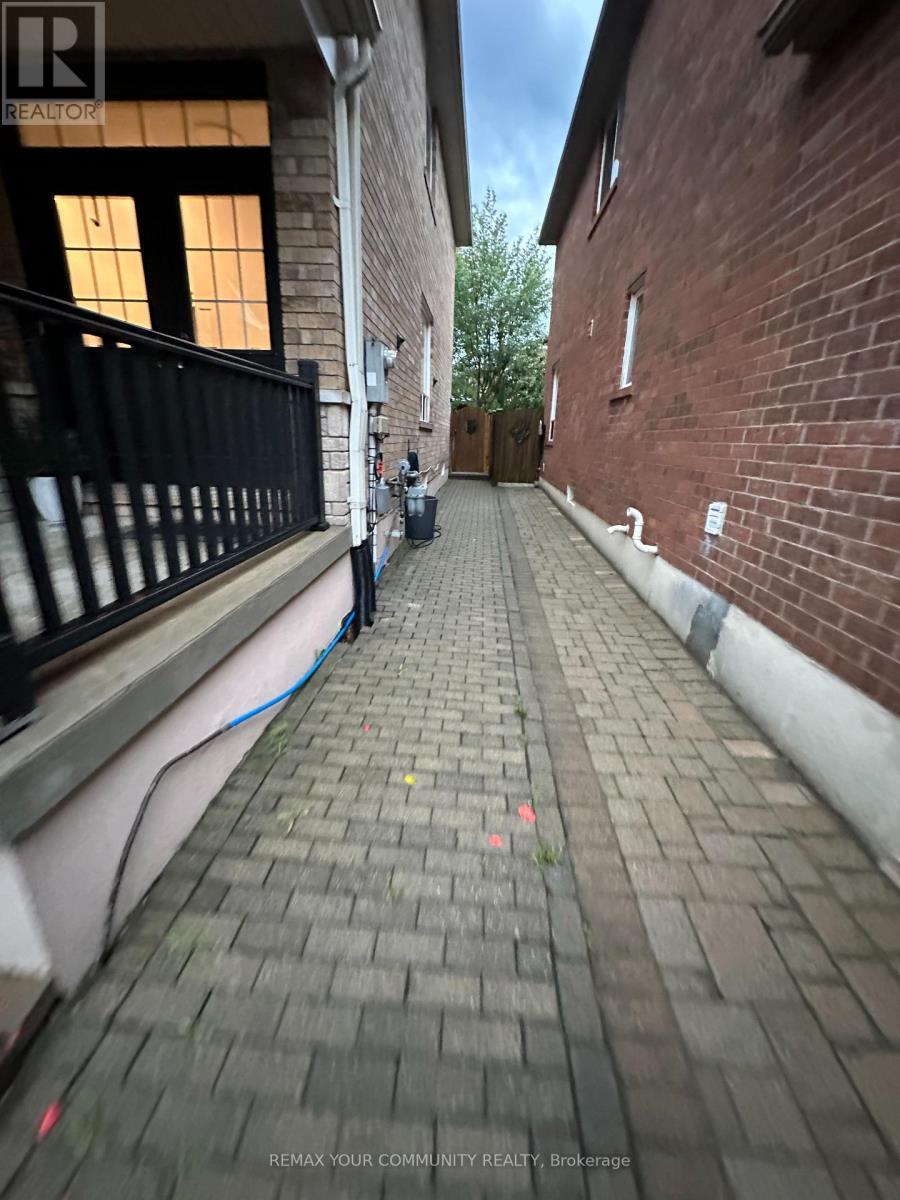 Lower - 9 Allysum Court, Richmond Hill, Ontario  L4E 4M7 - Photo 2 - N13743224