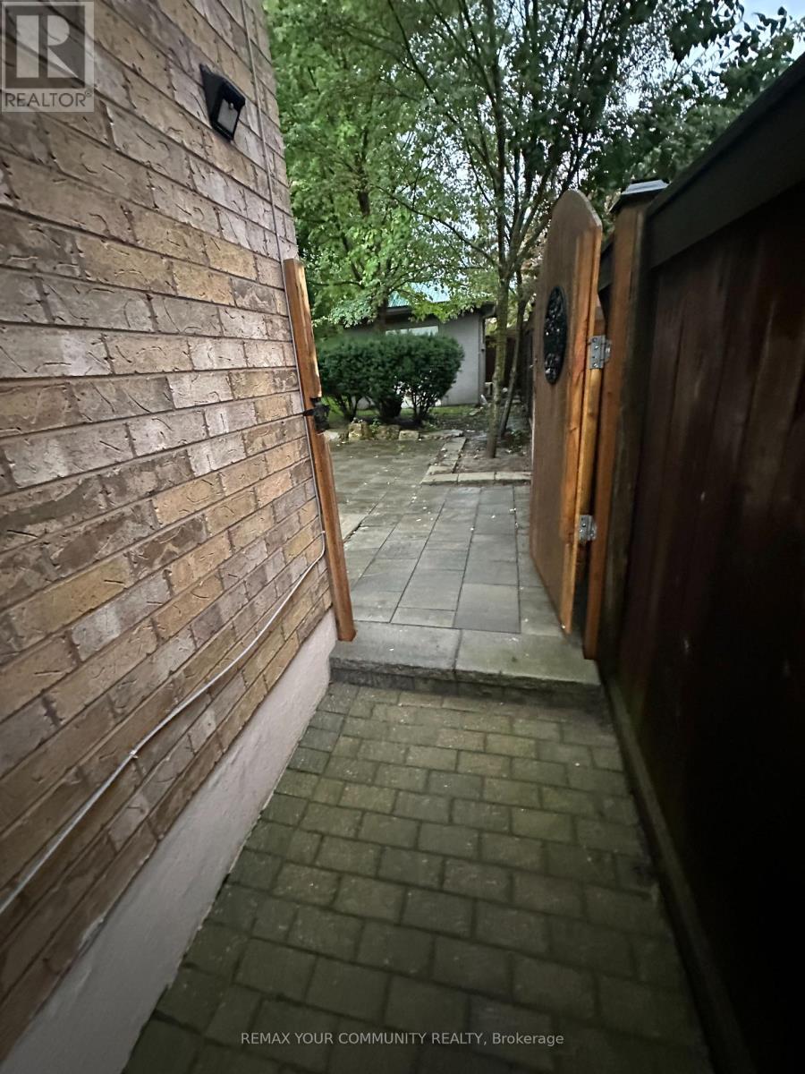 Lower - 9 Allysum Court, Richmond Hill, Ontario  L4E 4M7 - Photo 3 - N13743224