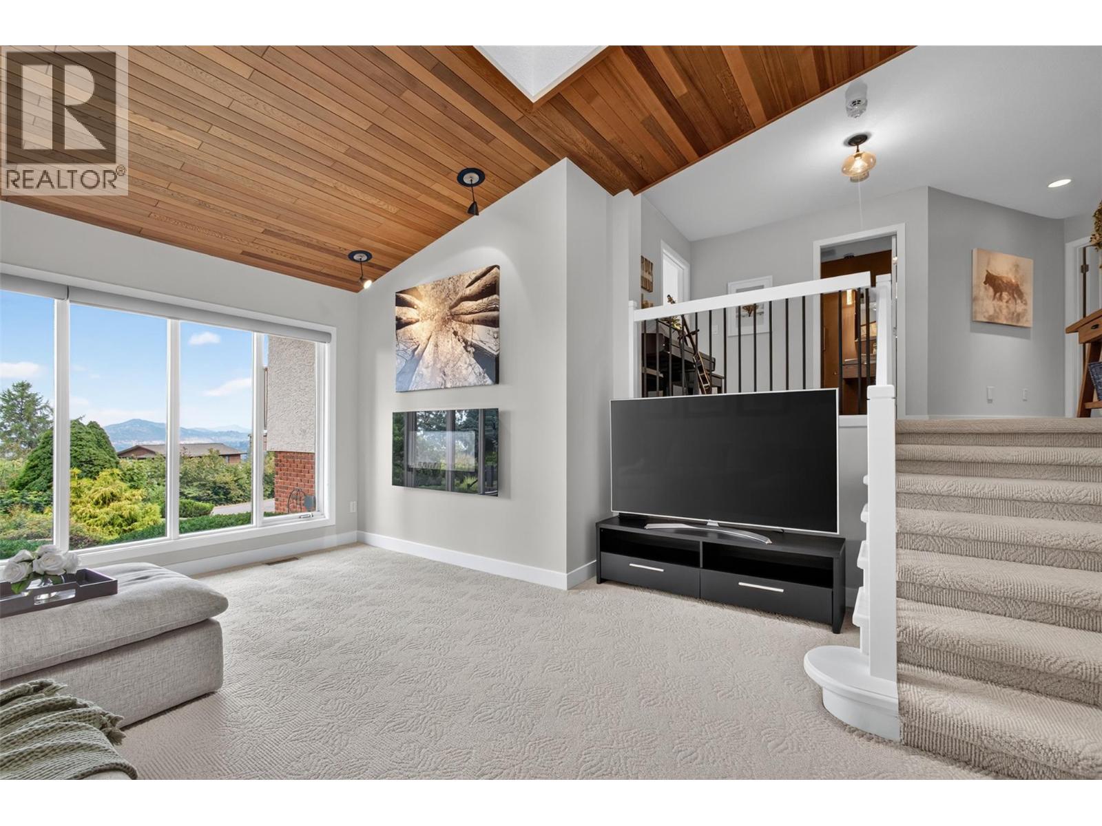 3931 Todd Road, Kelowna, British Columbia  V1W 4B3 - Photo 2 - 10399577