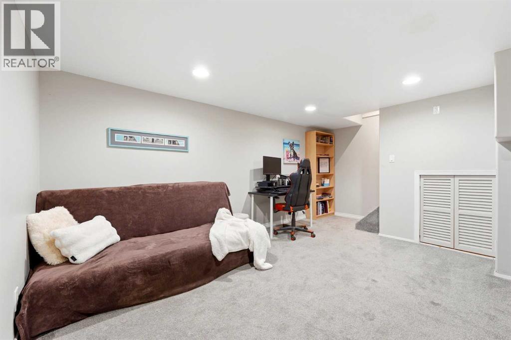 442 Regal Park NE, Calgary, Alberta  T2E 0S6 - Photo 8 - A2342387