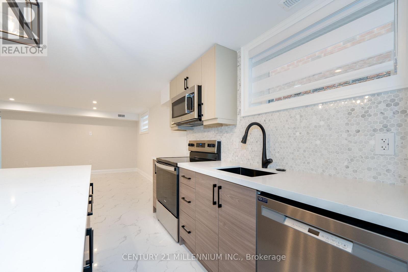 B - 31 Mariposa Avenue, Toronto, Ontario  M6N 4A1 - Photo 11 - W13743168