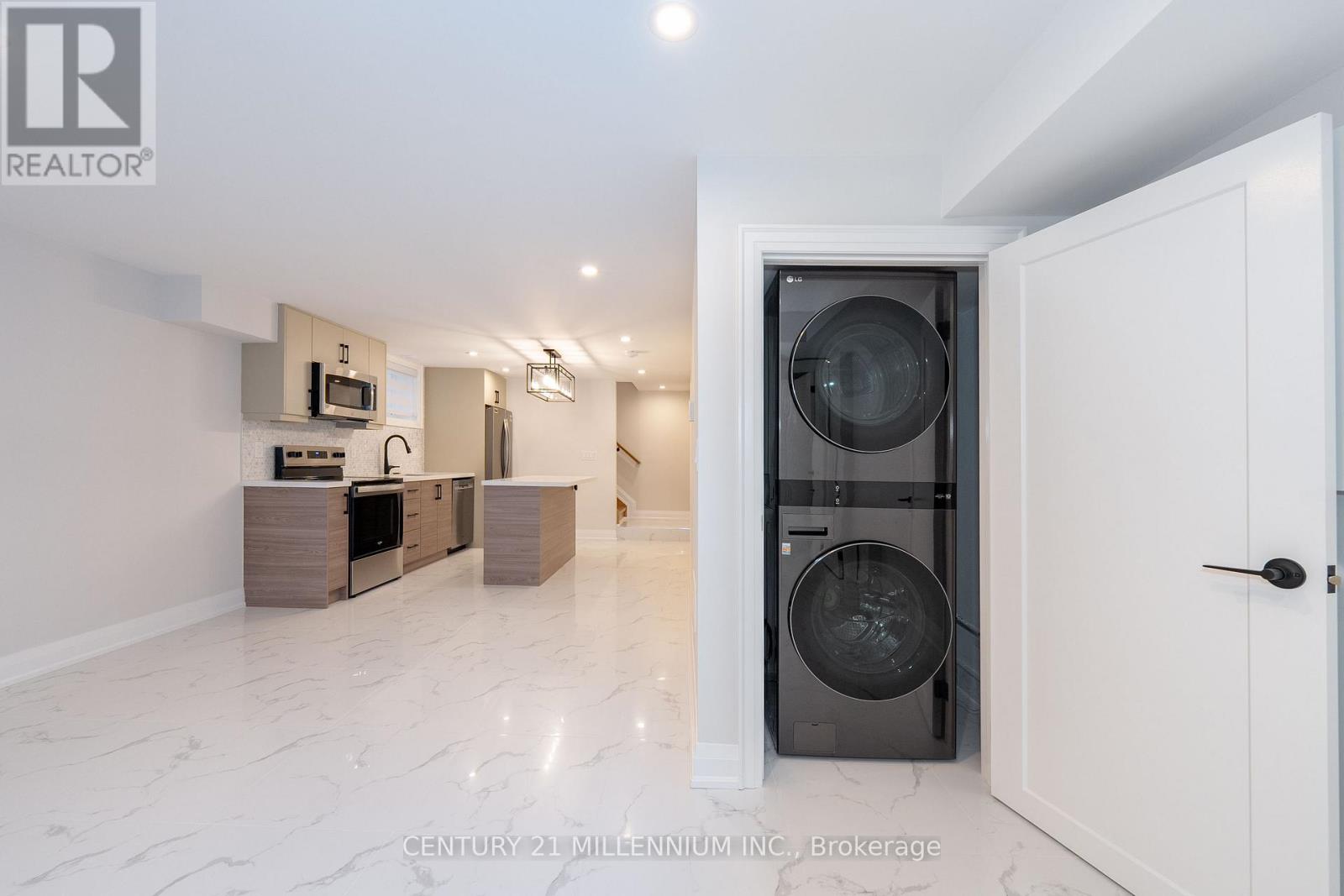B - 31 Mariposa Avenue, Toronto, Ontario  M6N 4A1 - Photo 15 - W13743168
