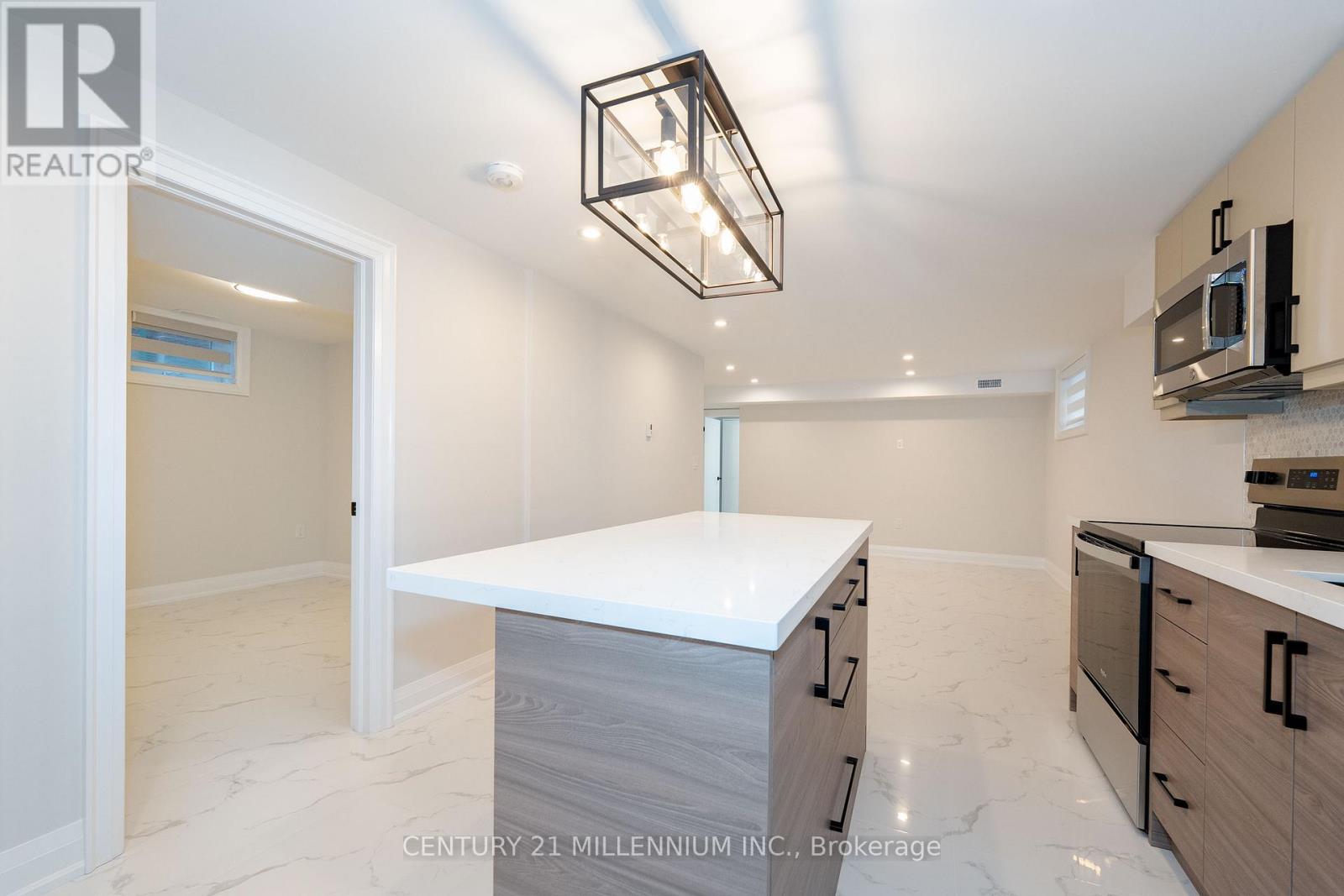 B - 31 Mariposa Avenue, Toronto, Ontario  M6N 4A1 - Photo 9 - W13743168