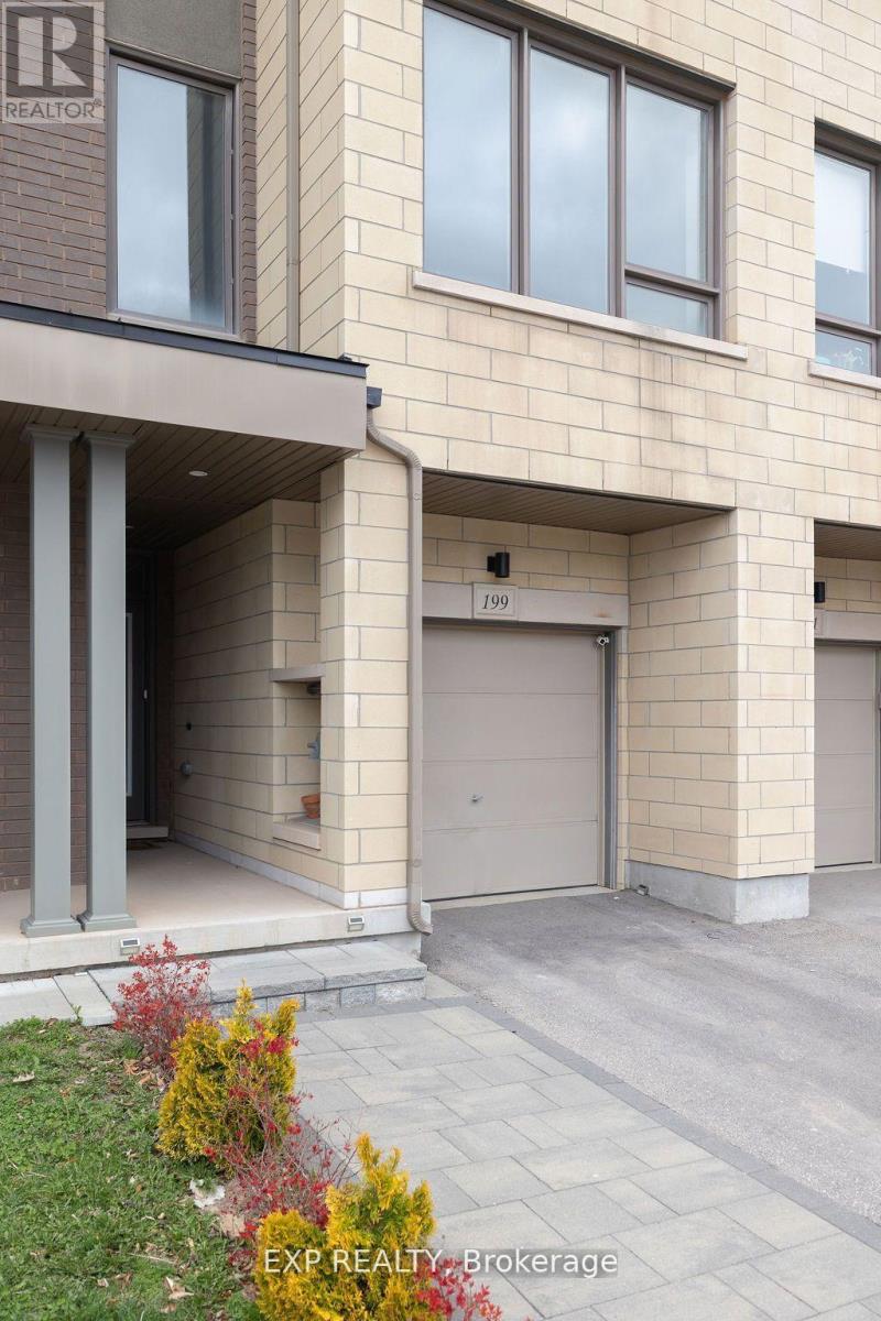 199 Sabina Drive, Oakville, Ontario  L6H 0W3 - Photo 3 - W13743254