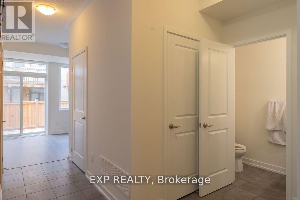 199 Sabina Drive, Oakville, Ontario  L6H 0W3 - Photo 7 - W13743254
