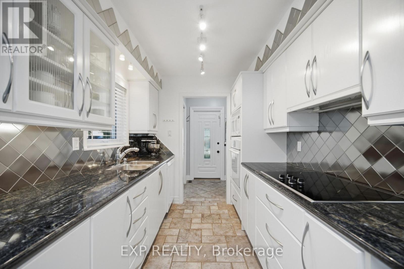 357 Karen Park Crescent, Mississauga, Ontario  L5A 3C8 - Photo 16 - W13743258