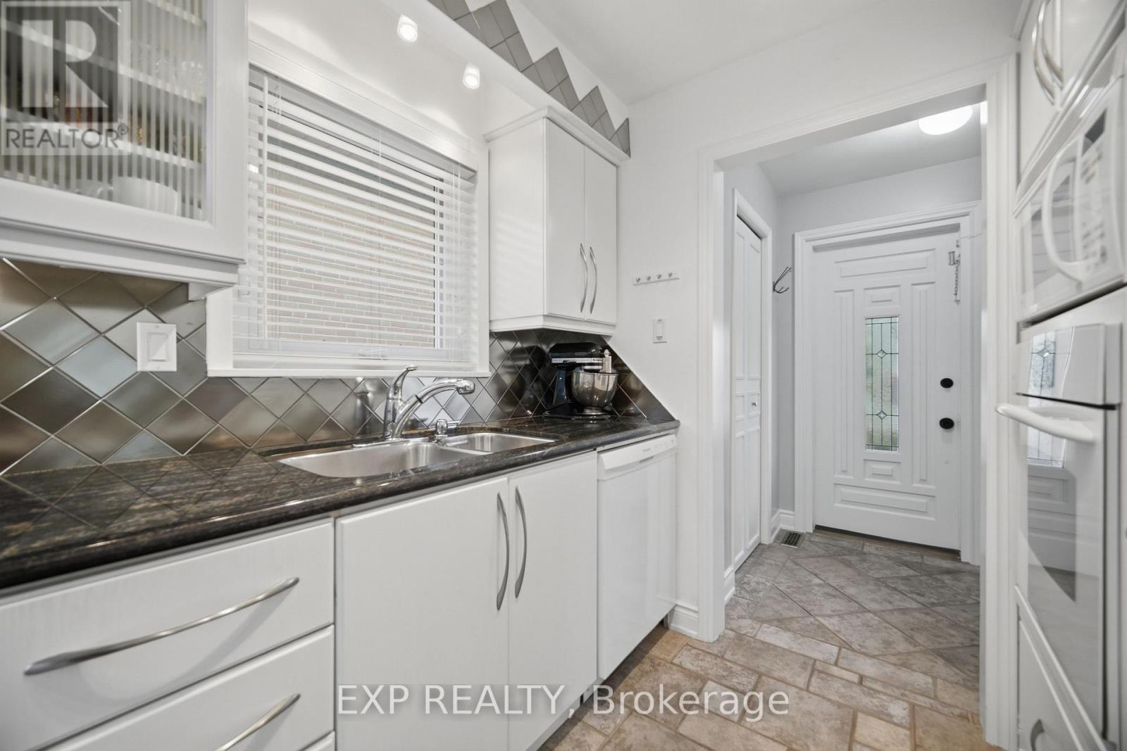 357 Karen Park Crescent, Mississauga, Ontario  L5A 3C8 - Photo 17 - W13743258