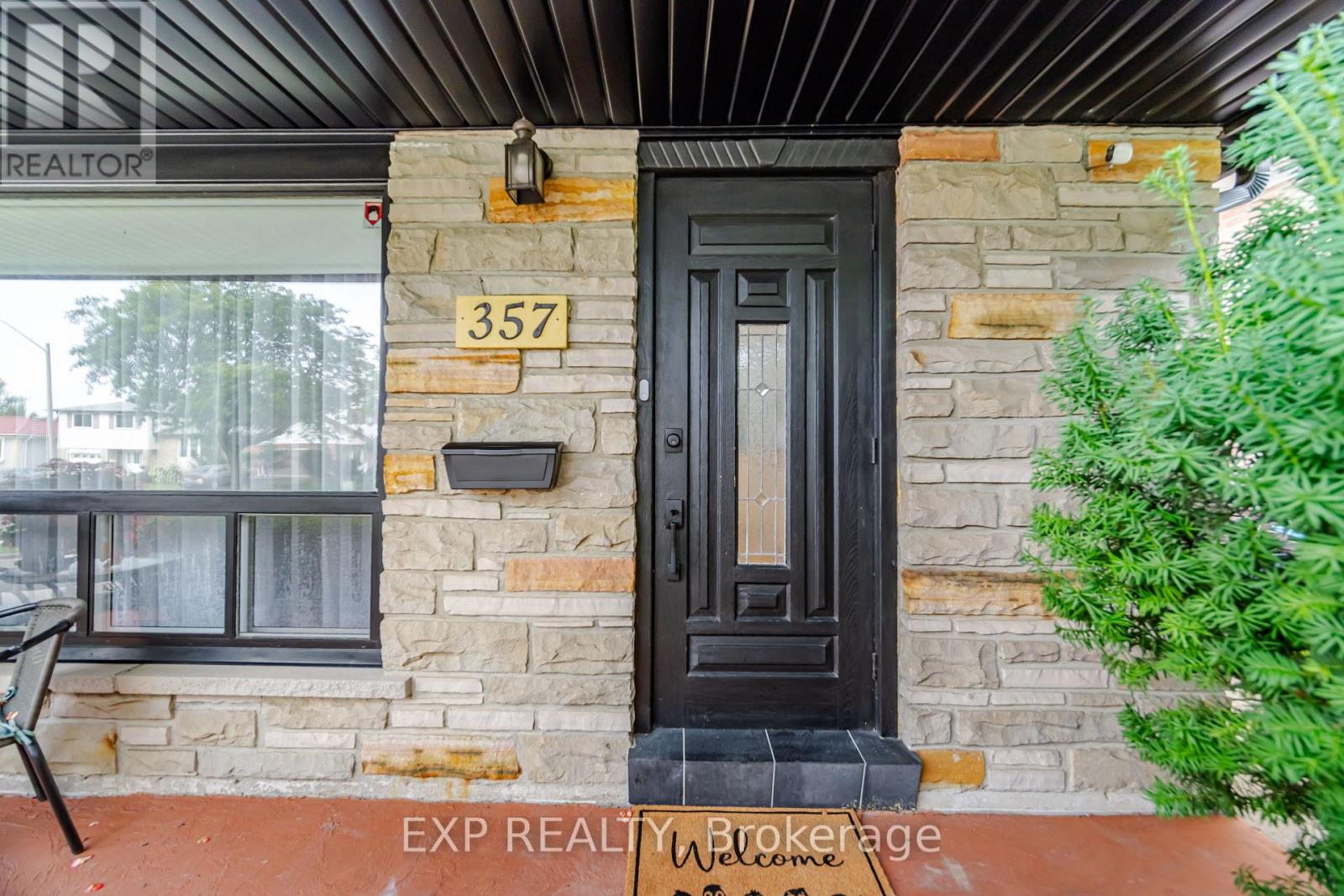357 Karen Park Crescent, Mississauga, Ontario  L5A 3C8 - Photo 3 - W13743258