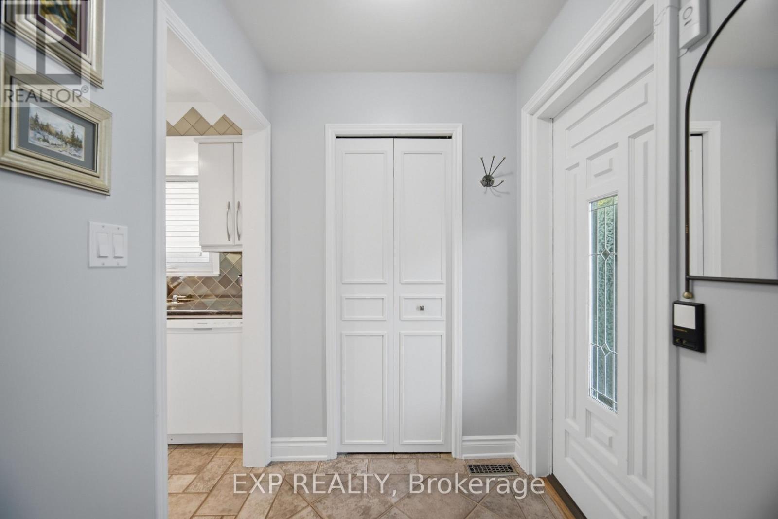 357 Karen Park Crescent, Mississauga, Ontario  L5A 3C8 - Photo 5 - W13743258