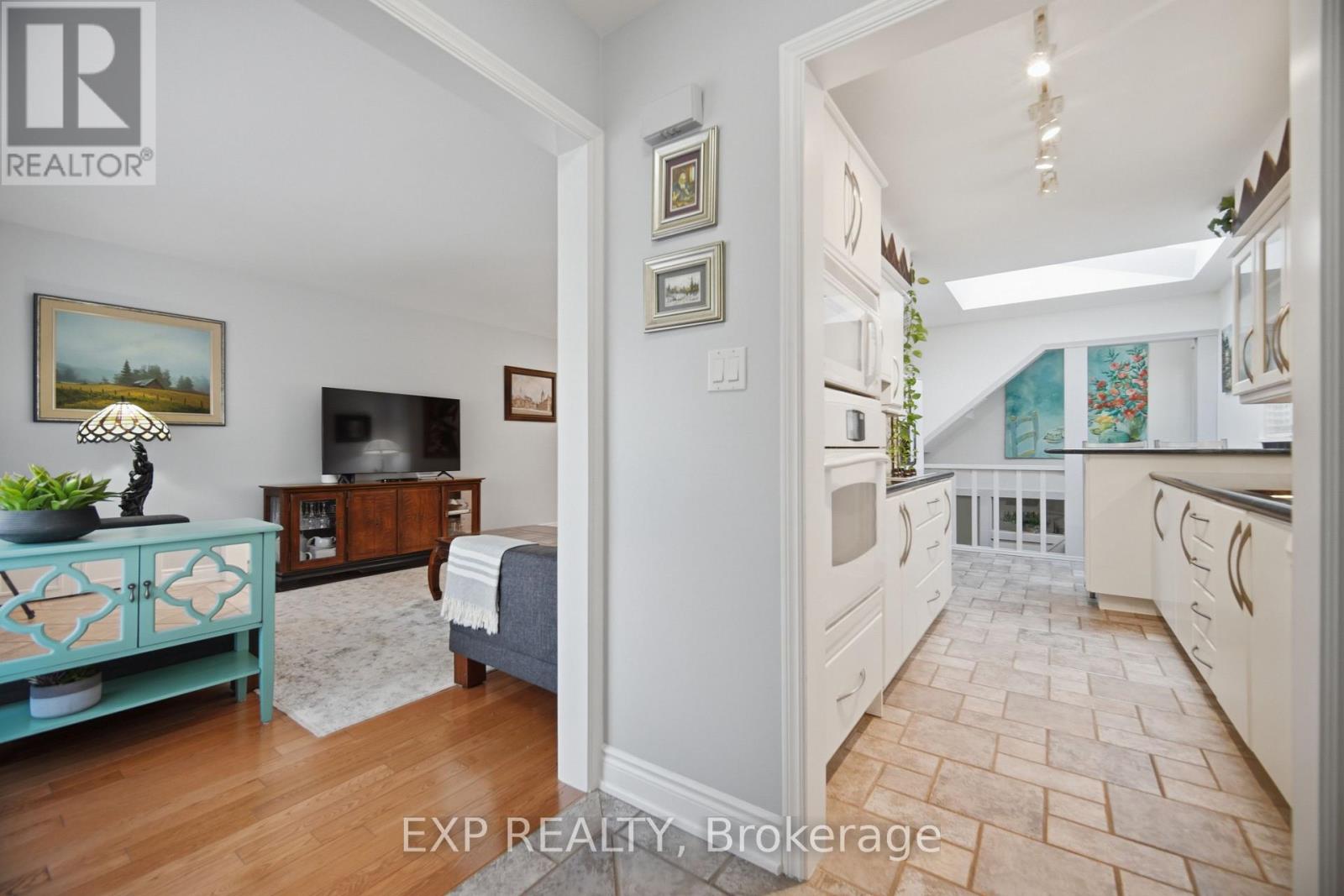 357 Karen Park Crescent, Mississauga, Ontario  L5A 3C8 - Photo 6 - W13743258
