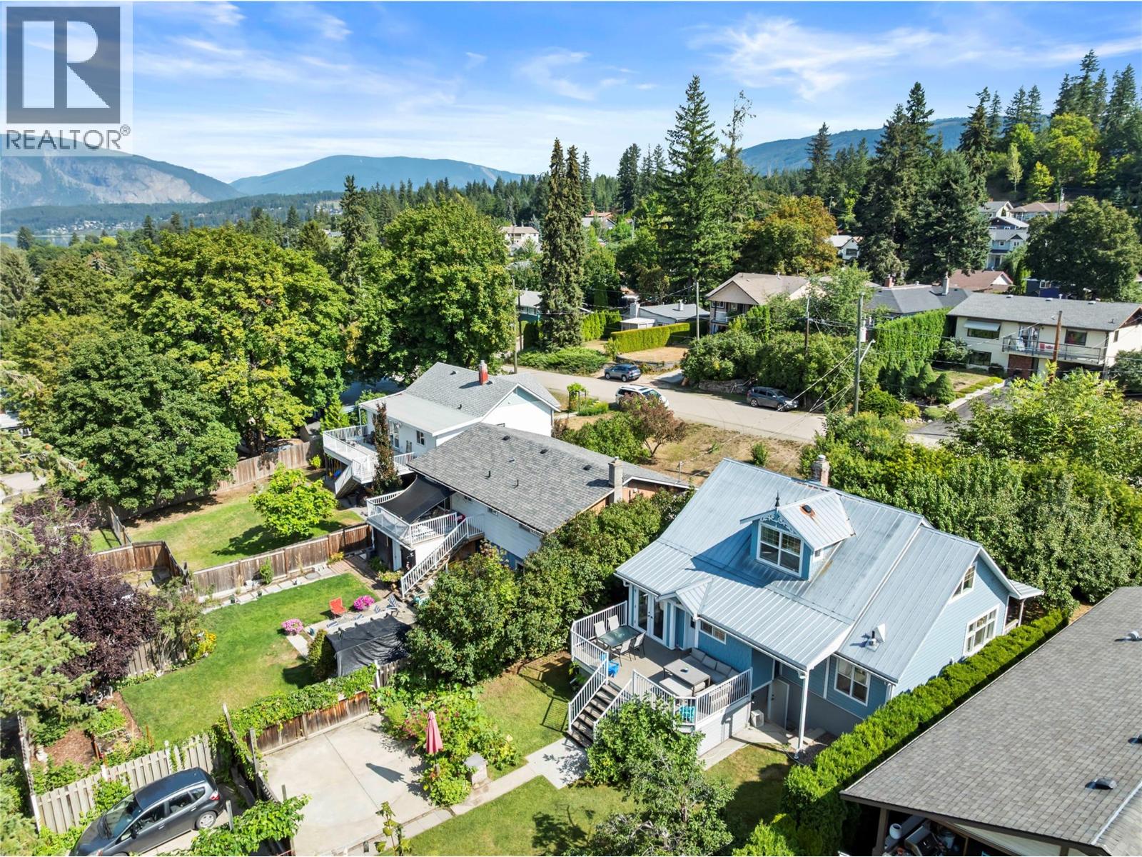 591 6 Street SE, Salmon Arm, British Columbia  V1E 4E5 - Photo 2 - 10399226