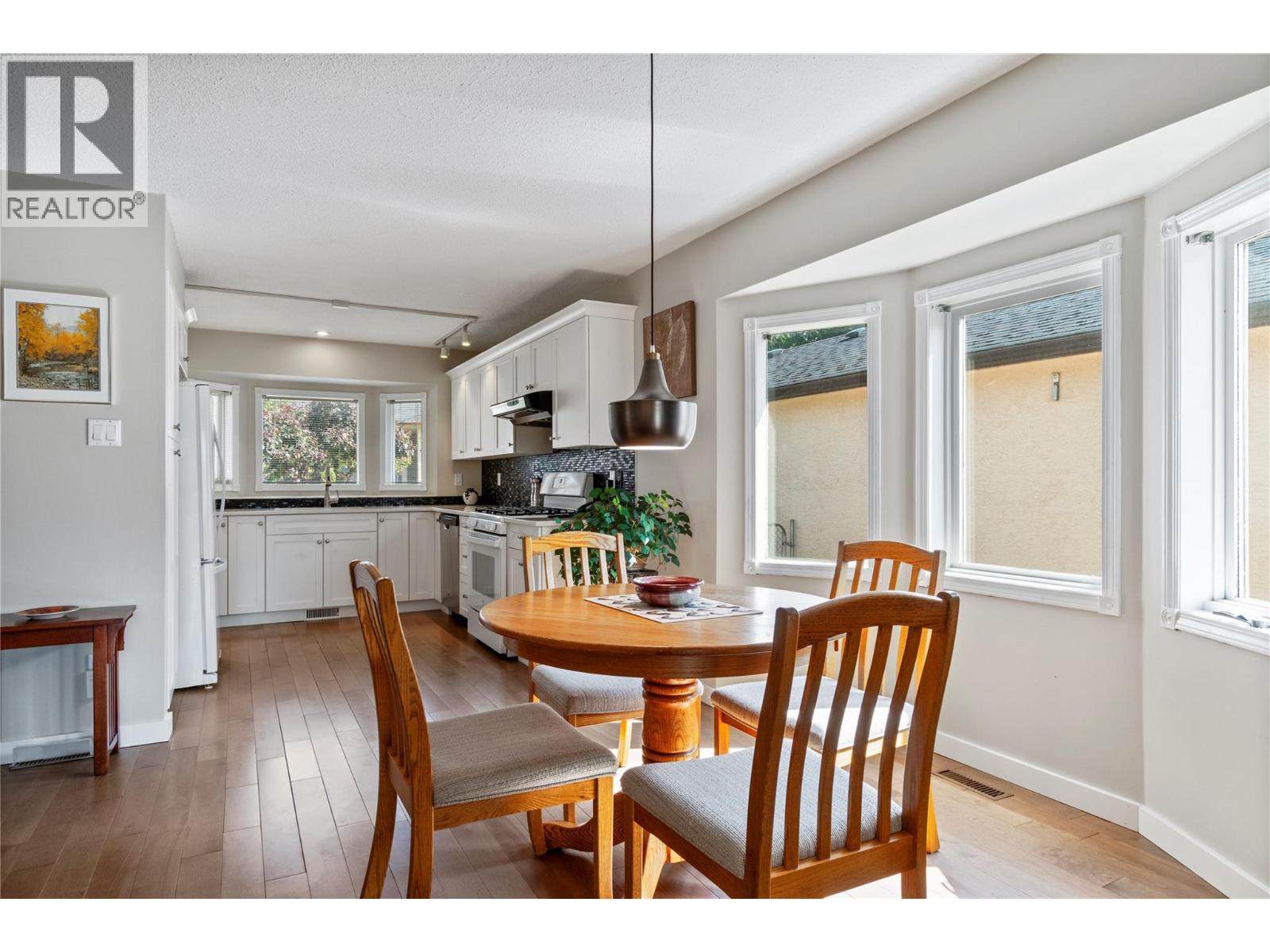 2415 5 Avenue NE, Salmon Arm, British Columbia  V1E 1Y9 - Photo 10 - 10399524