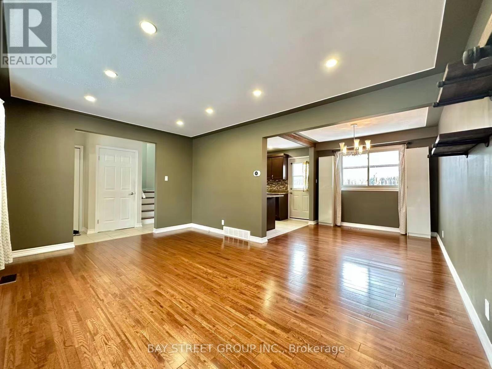 49 Howland Drive, Kitchener, Ontario  N2E 1G4 - Photo 4 - X13735500