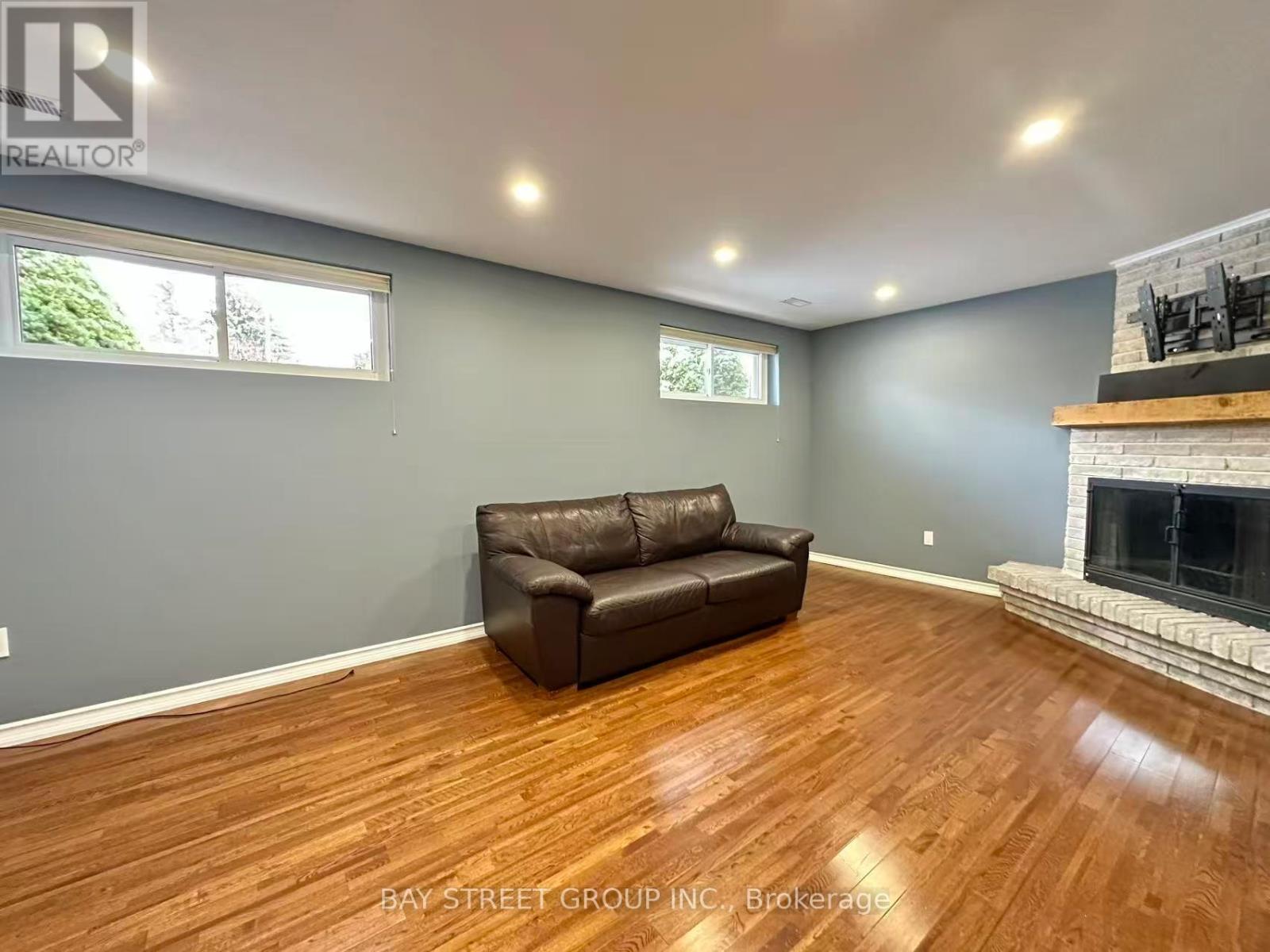 49 Howland Drive, Kitchener, Ontario  N2E 1G4 - Photo 14 - X13735500