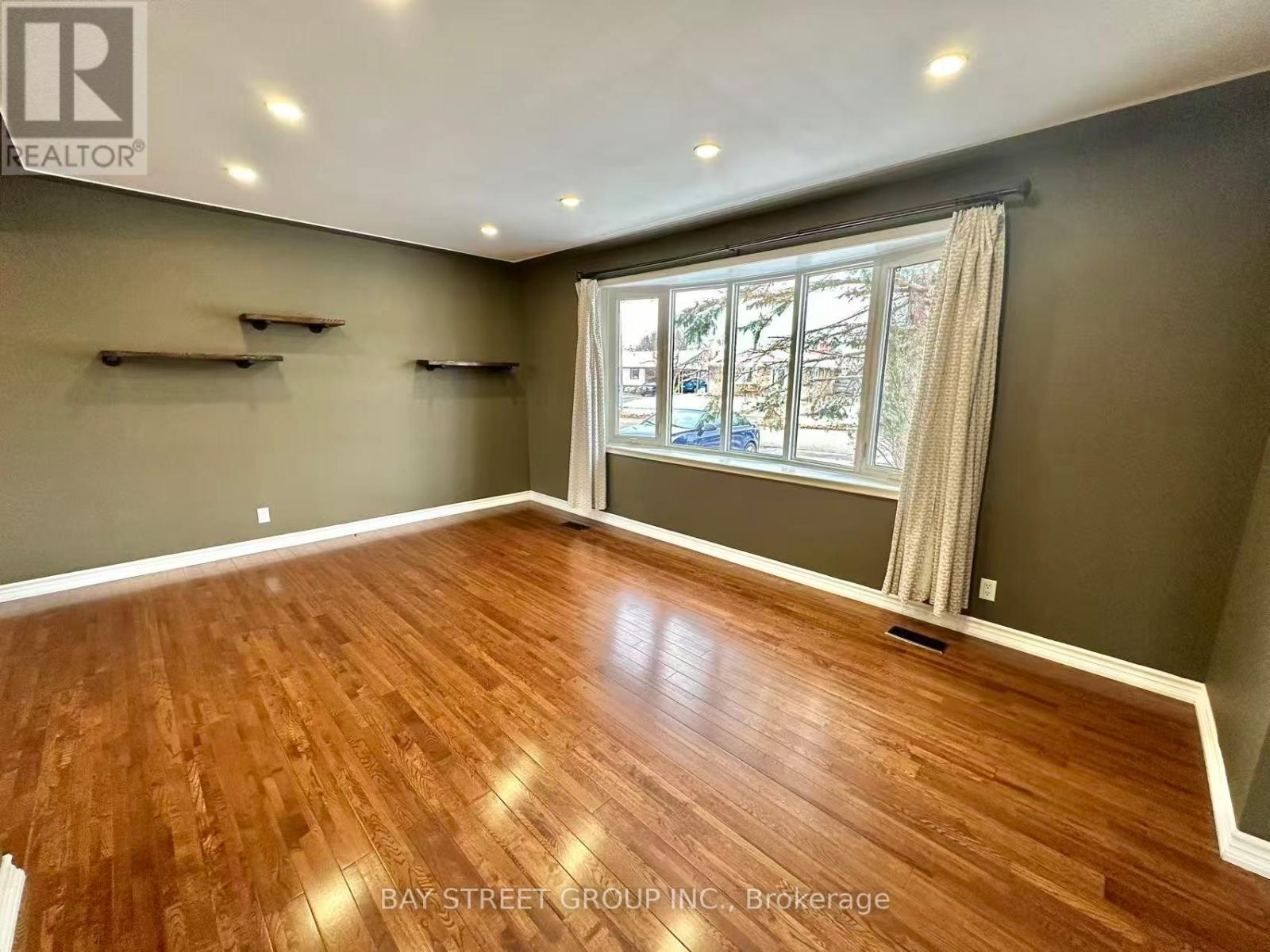 49 Howland Drive, Kitchener, Ontario  N2E 1G4 - Photo 3 - X13735500