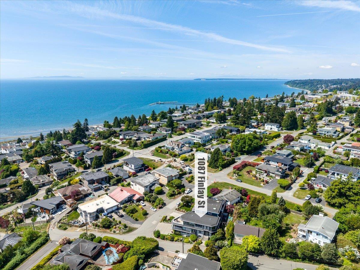 1087 Finlay Street, White Rock, British Columbia  V4B 4K7 - Photo 3 - R3161422