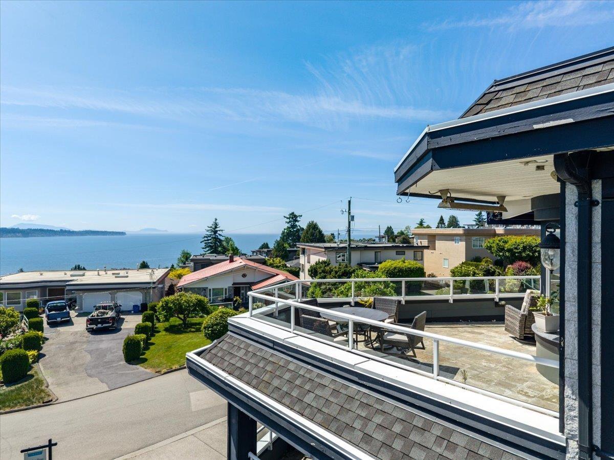 1087 Finlay Street, White Rock, British Columbia  V4B 4K7 - Photo 4 - R3161422