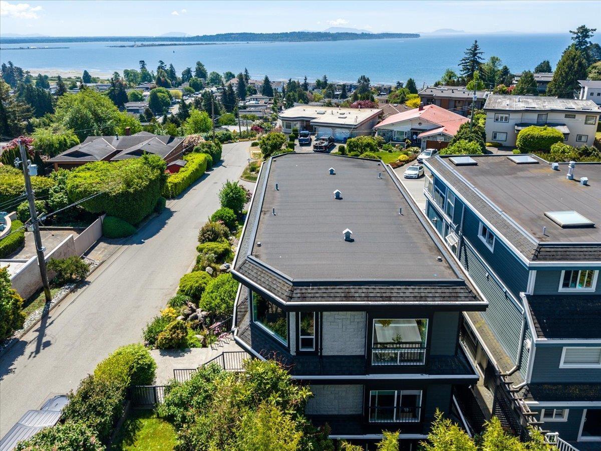 1087 Finlay Street, White Rock, British Columbia  V4B 4K7 - Photo 2 - R3161422
