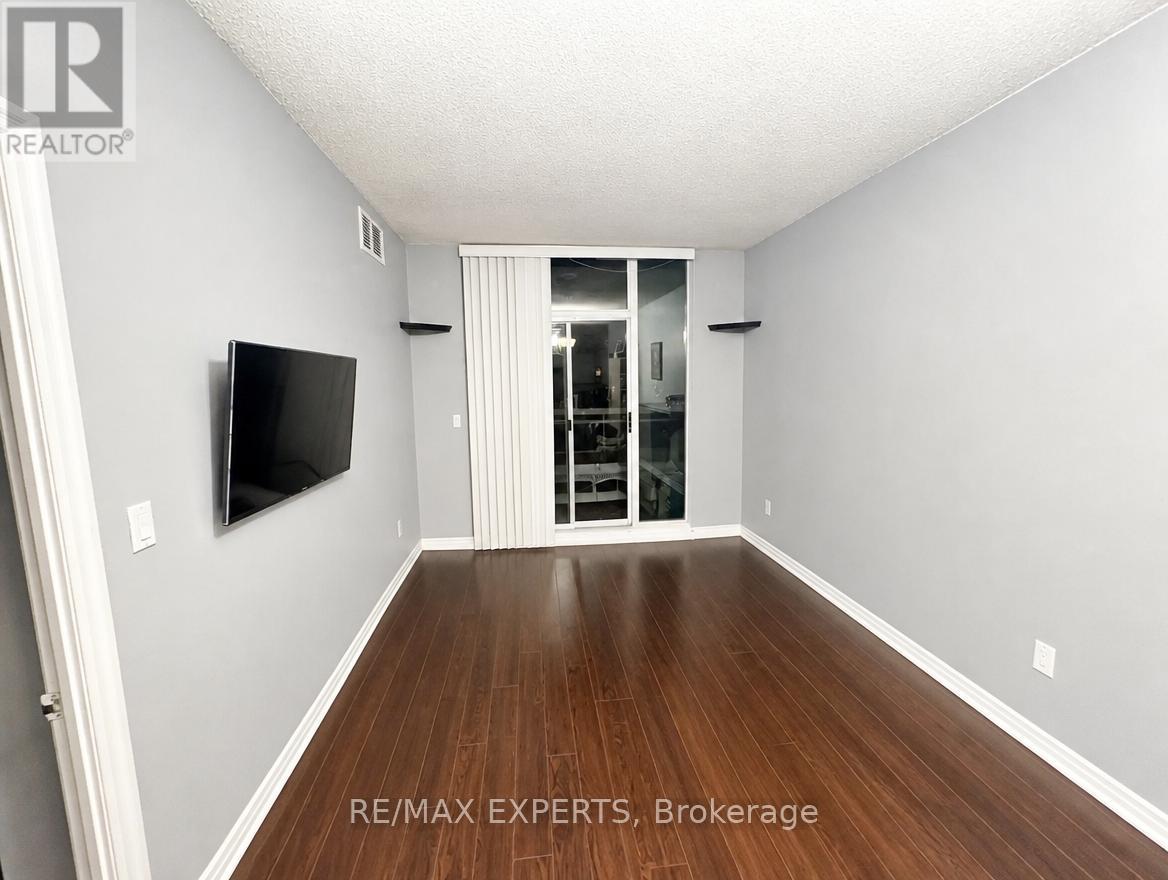 209 - 1359 Rathburn Road, Mississauga, Ontario L4W 5P7 - Photo 4 - W13743308
