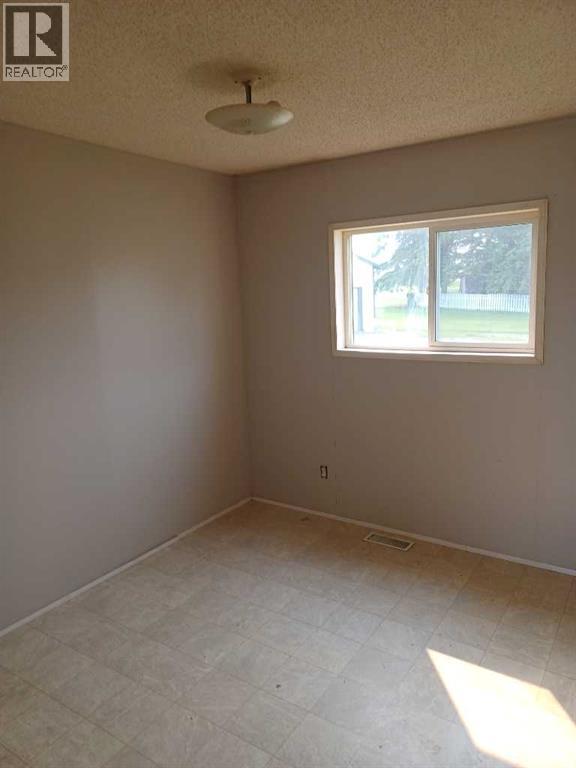 Unit 4, 4506 50 Avenue, Bentley, Alberta  T0C 2J0 - Photo 10 - A2326785