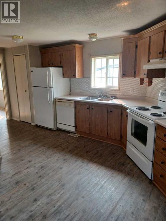 Unit 4, 4506 50 Avenue, Bentley, Alberta  T0C 2J0 - Photo 9 - A2326785