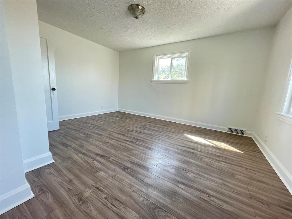 448 Selkirk Avenue Winnipeg Manitoba Canada R2W2M5 5