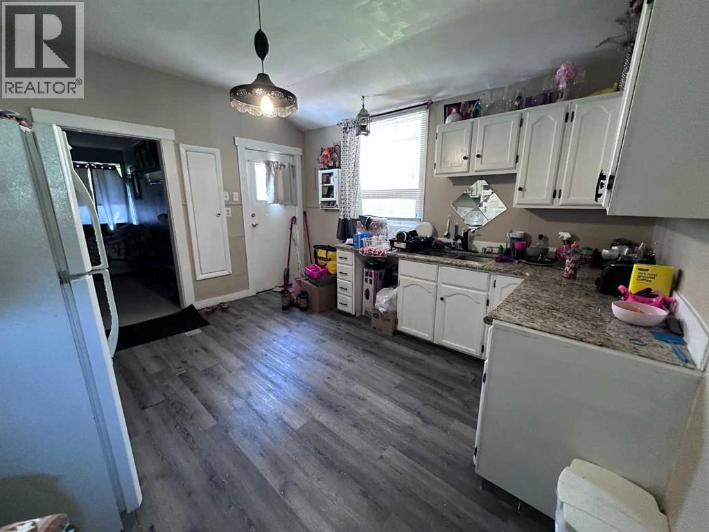 61 2 Avenue E, Cardston, Alberta  T0K 0K0 - Photo 3 - A2327072