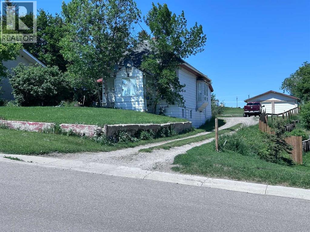 61 2 Avenue E, Cardston, Alberta  T0K 0K0 - Photo 2 - A2327072