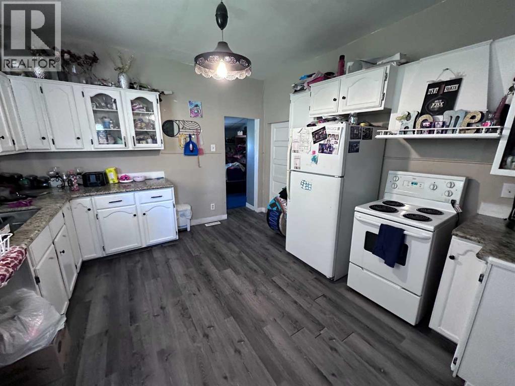 61 2 Avenue E, Cardston, Alberta  T0K 0K0 - Photo 4 - A2327072