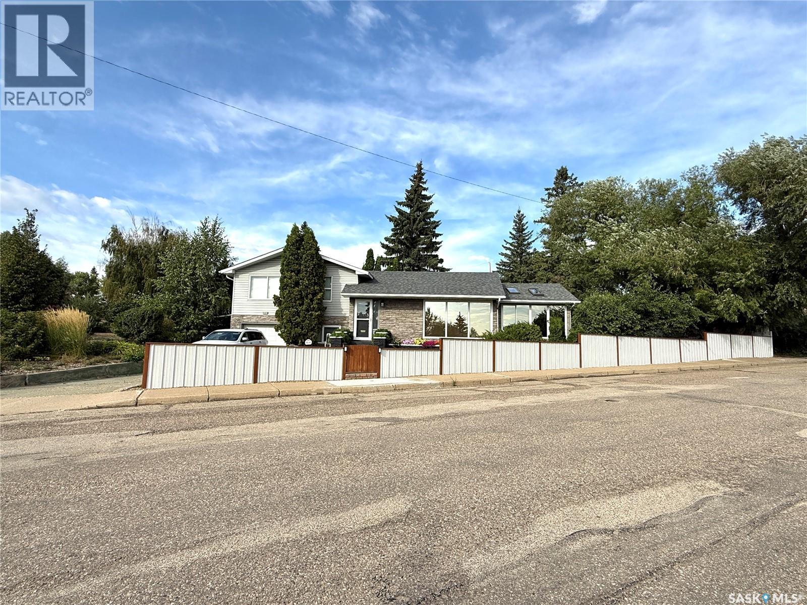 502 101st Street, North Battleford, Saskatchewan  S9A 0Y6 - Photo 2 - SK045244