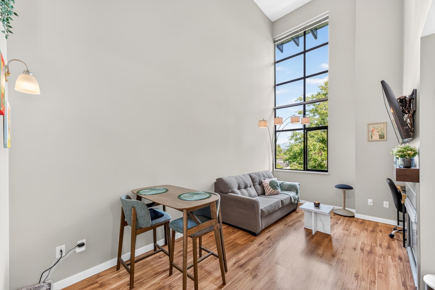 416 10866 City Parkway, Surrey, British Columbia  V3T 5W9 - Photo 2 - R3161409