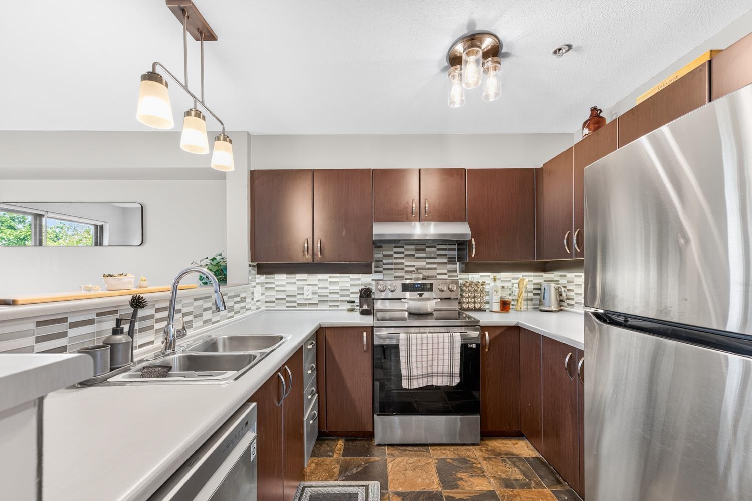 416 10866 City Parkway, Surrey, British Columbia  V3T 5W9 - Photo 7 - R3161409