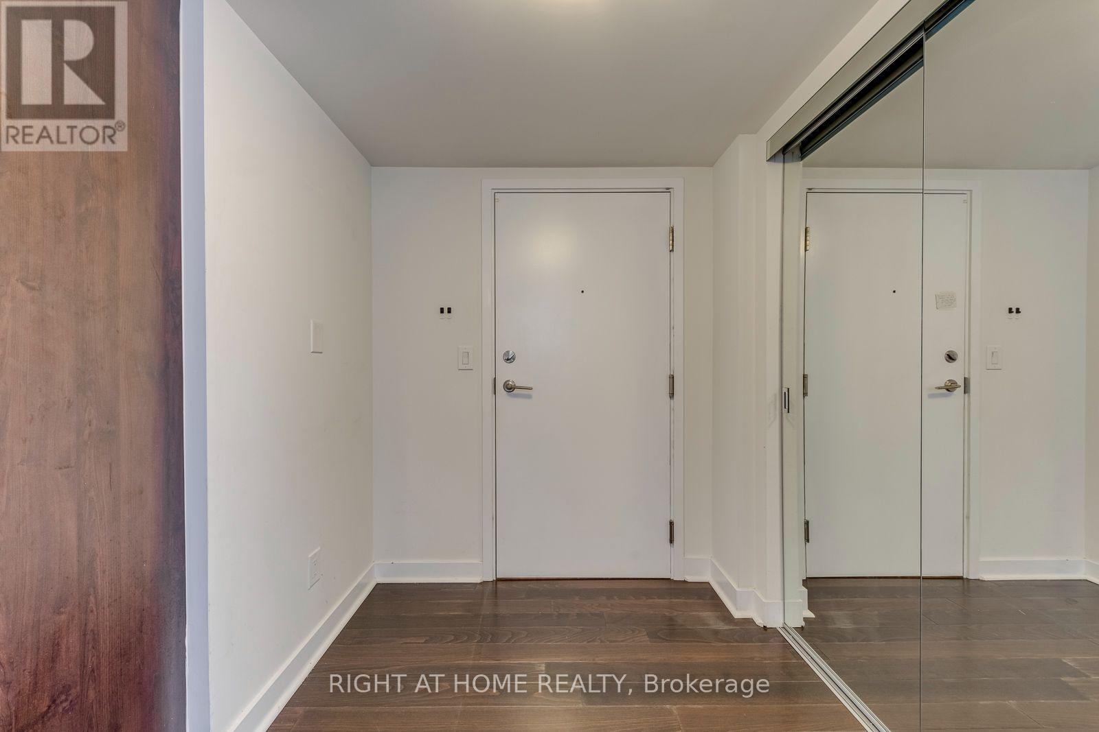 1306 - 295 Adelaide Street W, Toronto, Ontario  M5V 0L4 - Photo 5 - C13743362
