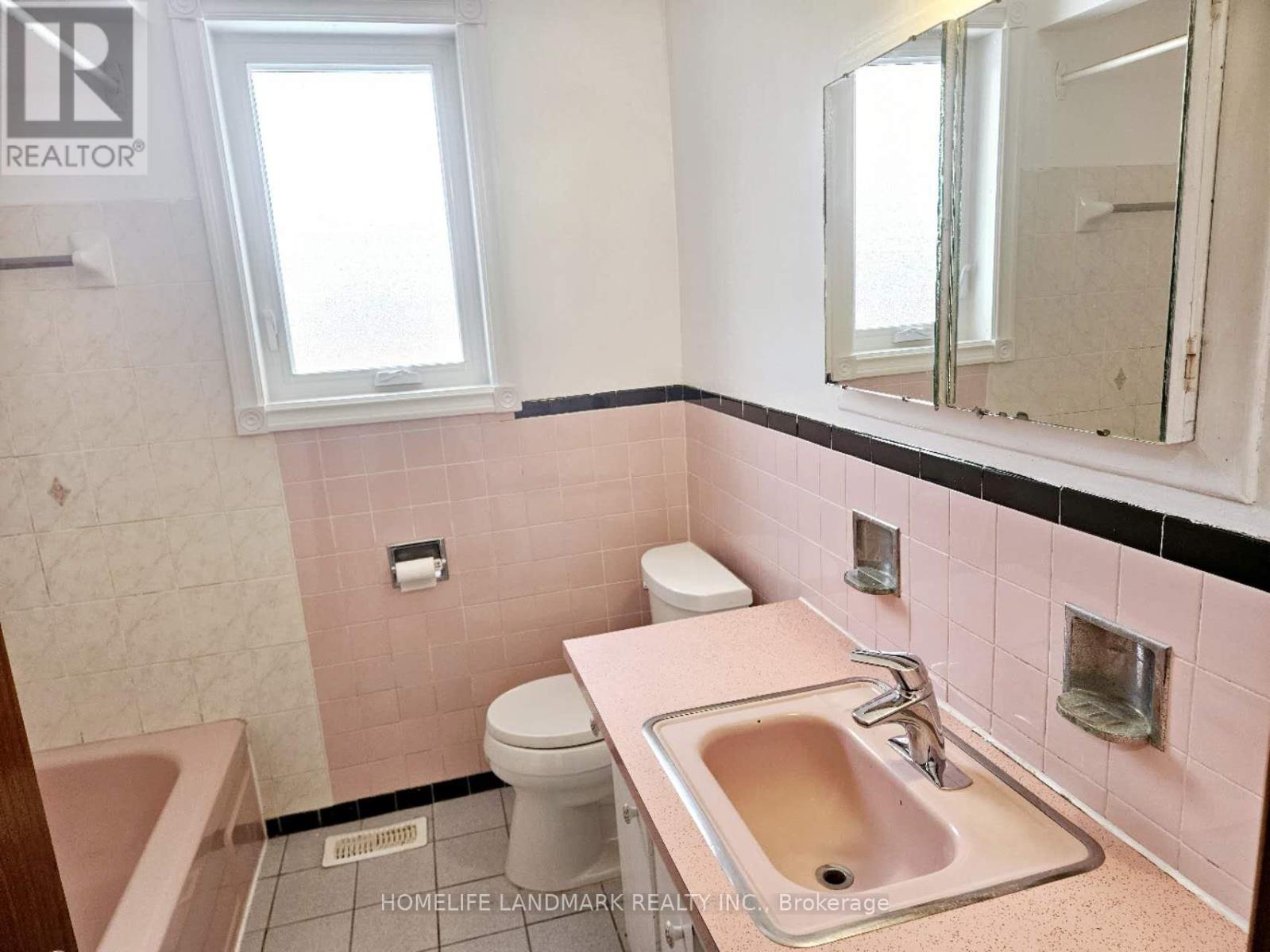 39 Bathford Crescent, Toronto, Ontario  M2J 2S3 - Photo 8 - C13743376