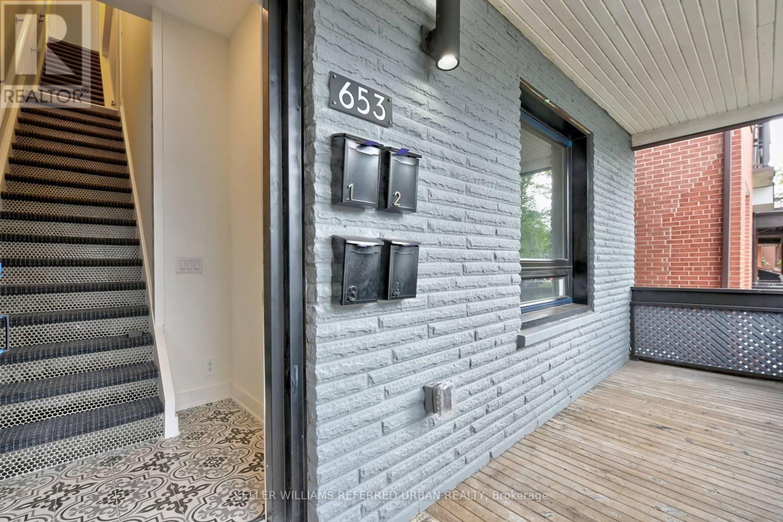 1 - 653 Manning Avenue, Toronto, Ontario  M6G 2W2 - Photo 2 - C13743378