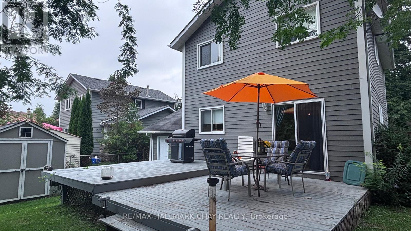 98 Elizabeth Street, Barrie, Ontario  L4N 6P3 - Photo 2 - S13743332