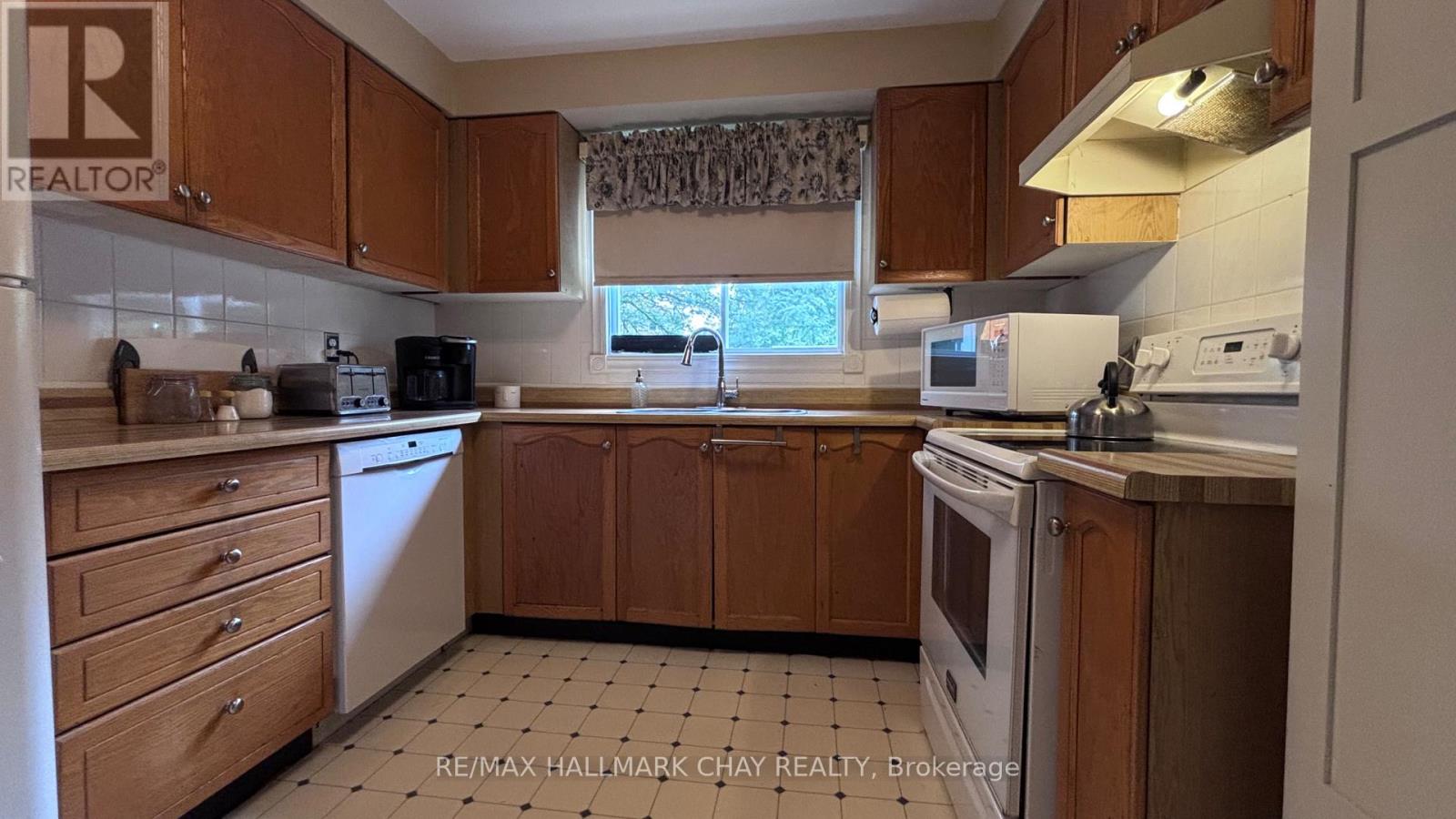 98 Elizabeth Street, Barrie, Ontario  L4N 6P3 - Photo 7 - S13743332