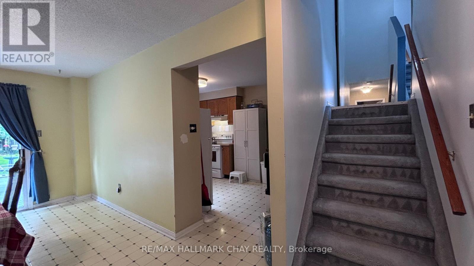 98 Elizabeth Street, Barrie, Ontario  L4N 6P3 - Photo 8 - S13743332