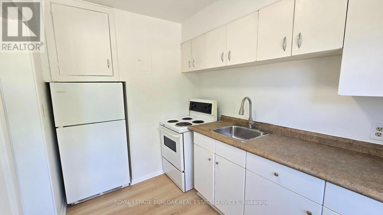 6 - 849 Brant Street, Burlington, Ontario  L7R 2J6 - Photo 4 - W13743330