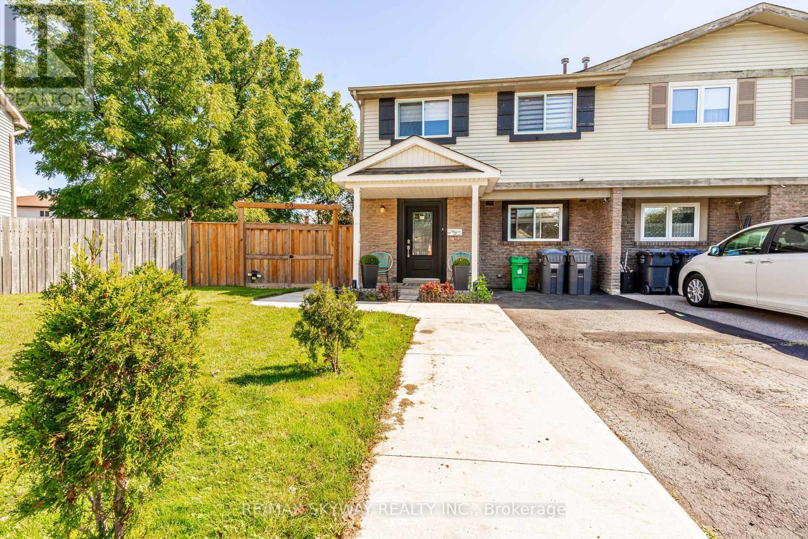 52 Charters Road, Brampton, Ontario  L6V 2S5 - Photo 3 - W13743358